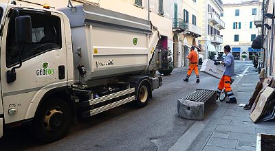 operatore-bidoni. geoforjpg operatore-bidoni. geoforjpg
